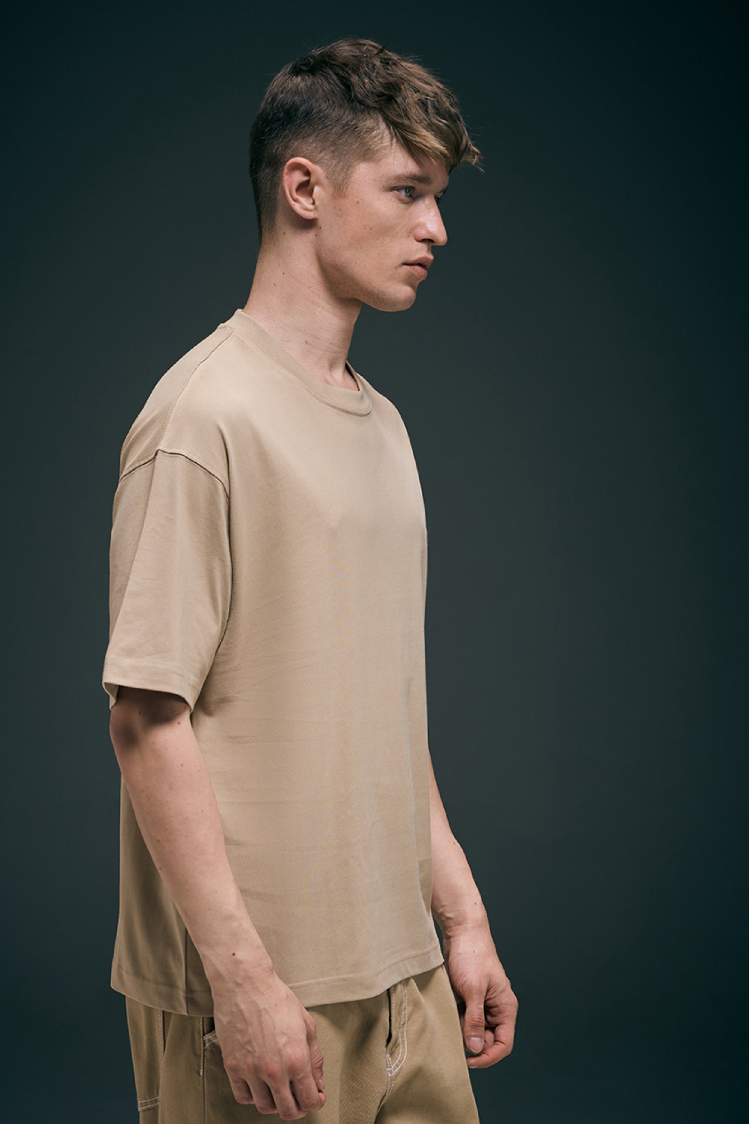 Beige - Oversized drop shoulder