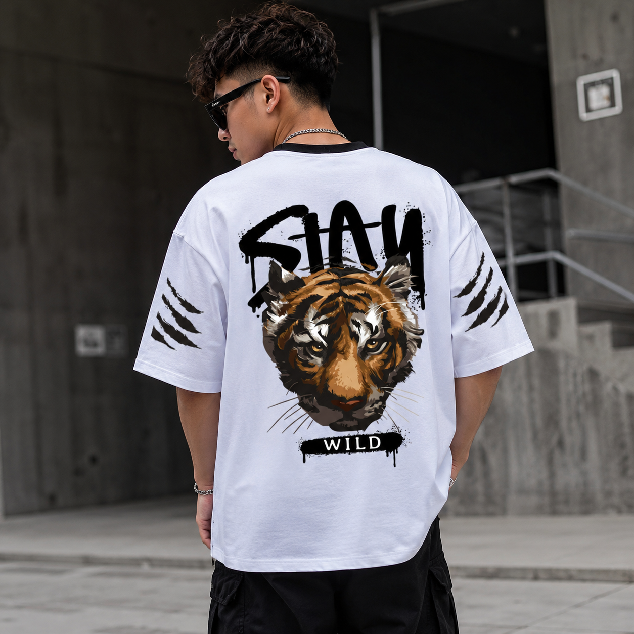 ALONE ROAR OVERSIZED T-SHIRT